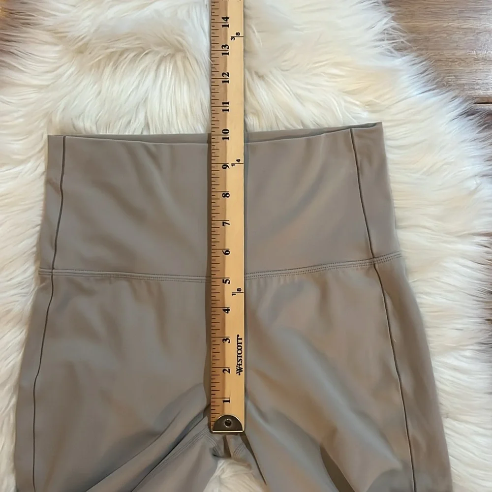 Left on Friday Super Moves Short 9” NWOT Sz Small - Picture 5 of 10